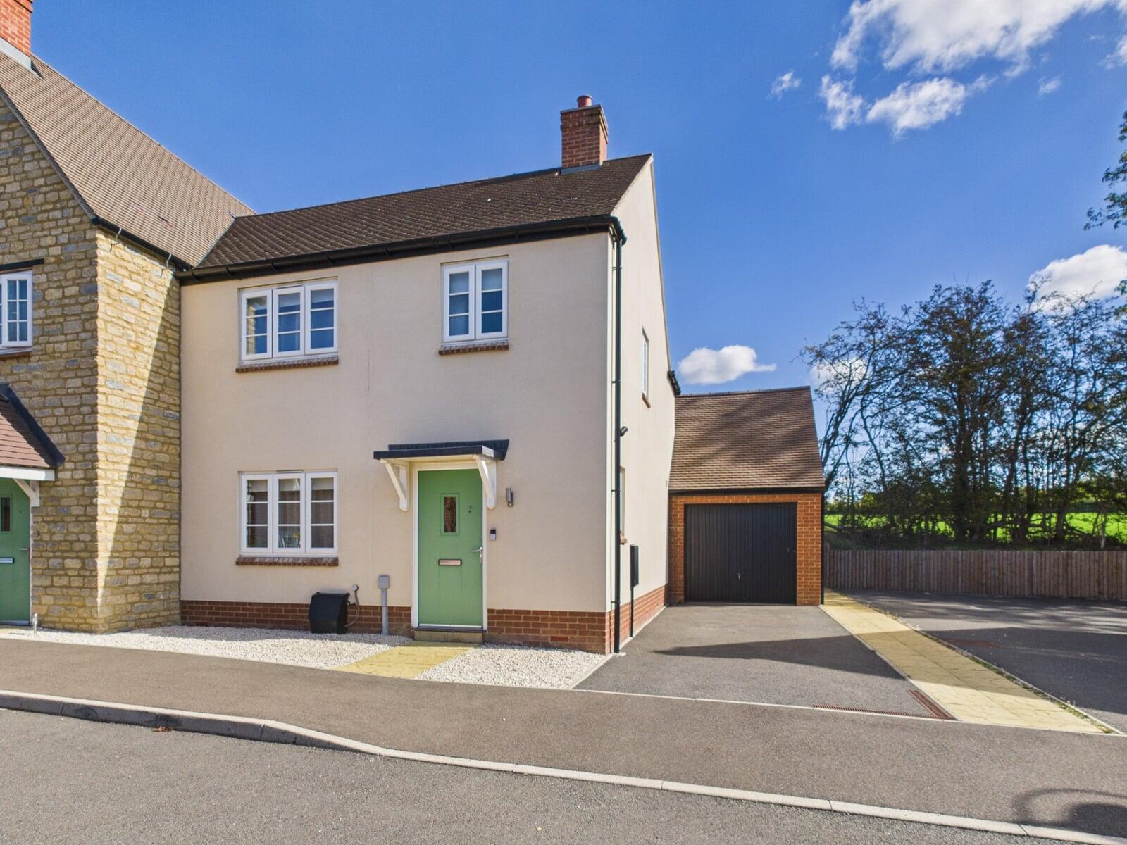 3-bedroom-mid-terrace-house