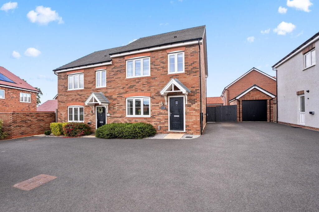 3-bedroom-mid-terrace-house