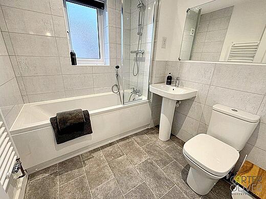 1 Hansford Close-Bathroom