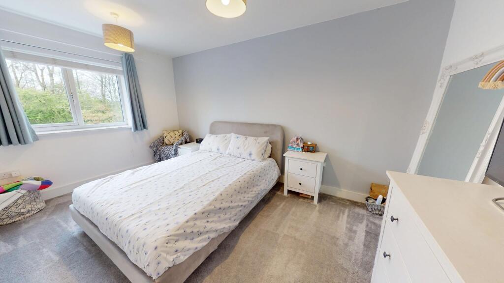 1 Ridge Lane- Main bed