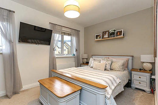 10 Meadow Edge Close Primary Bedroom