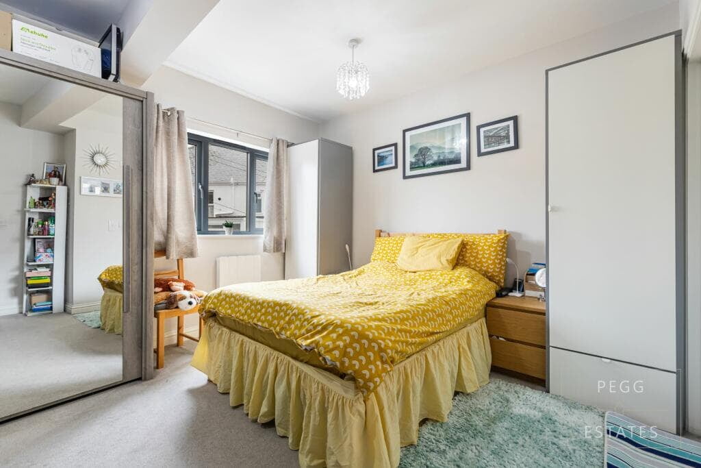 11 Bishops Place