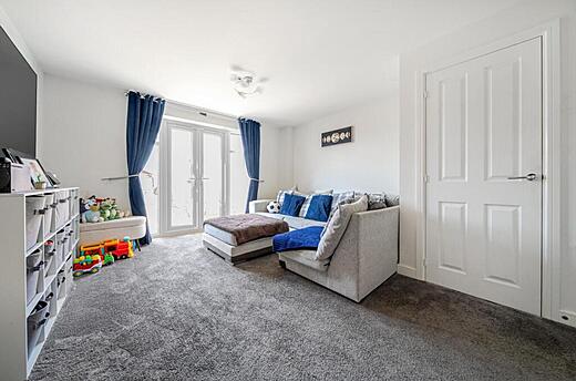 12 Swallow View - Living room