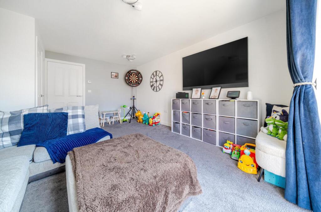 12 Swallow View - Living room