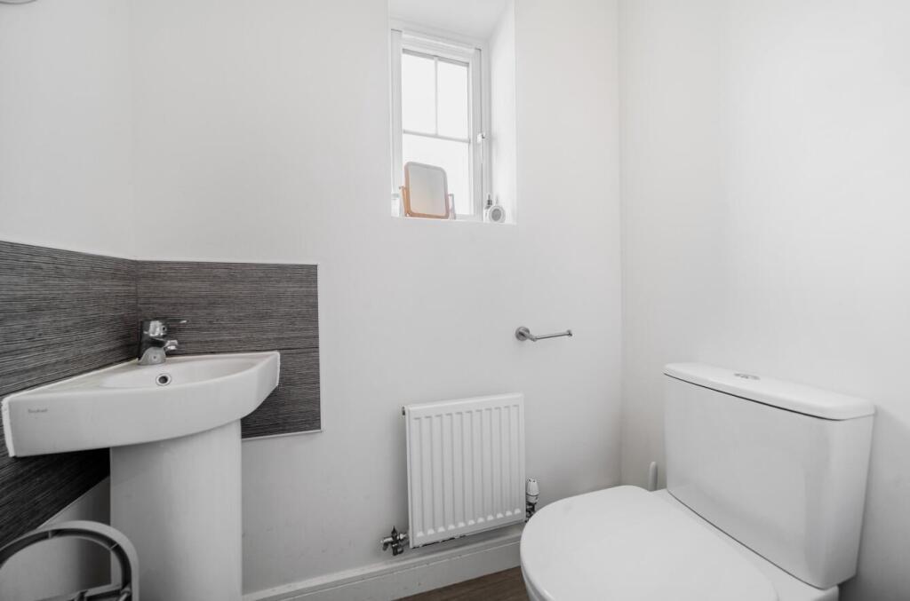 12 Swallow View - Downstairs WC