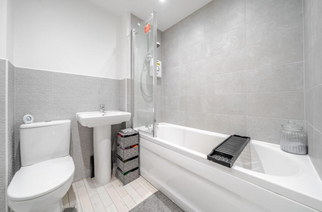 12 Swallow View - Primary bath