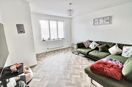 122 Hayloft Way- Living room