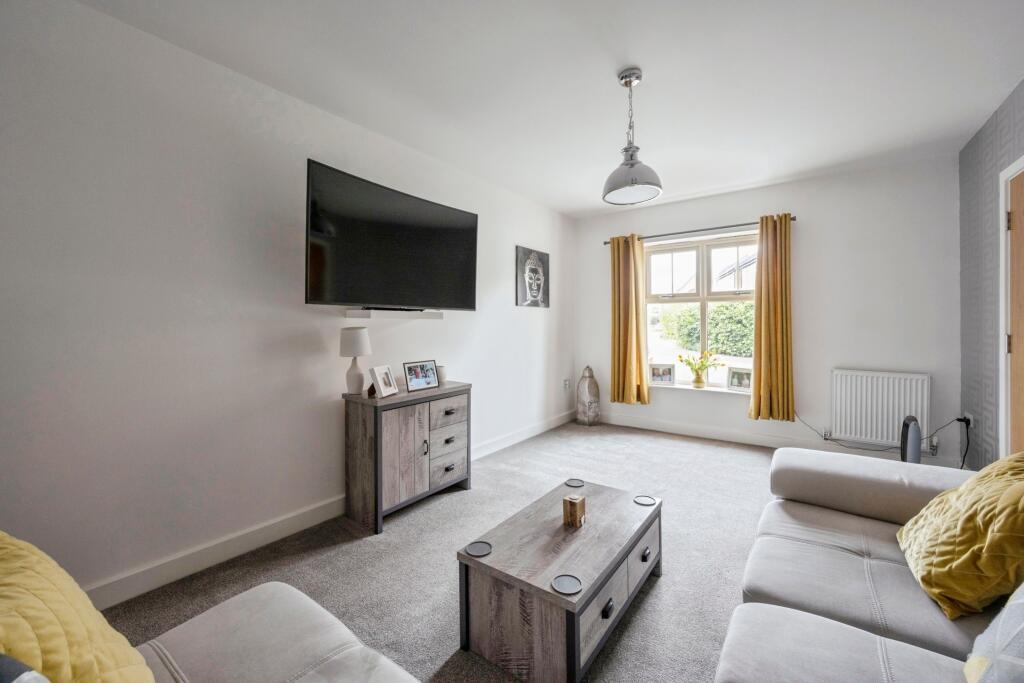 16 Brodsworth Court - Living room