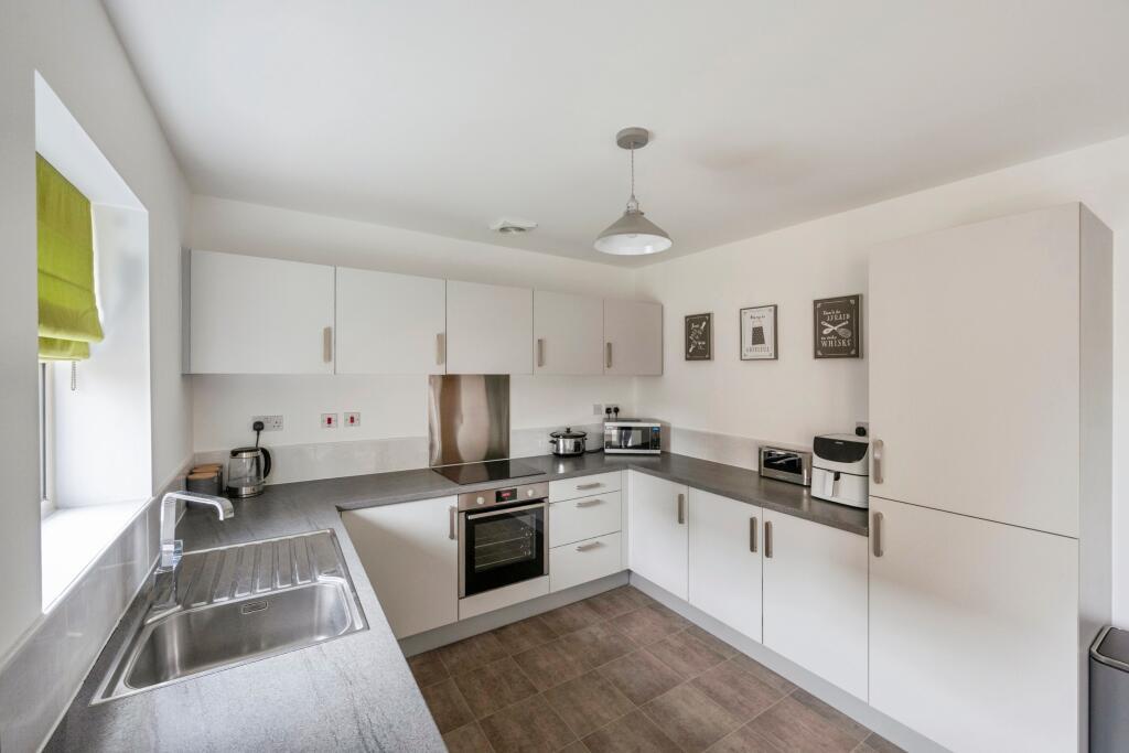 16 Brodsworth Court - Kitchen