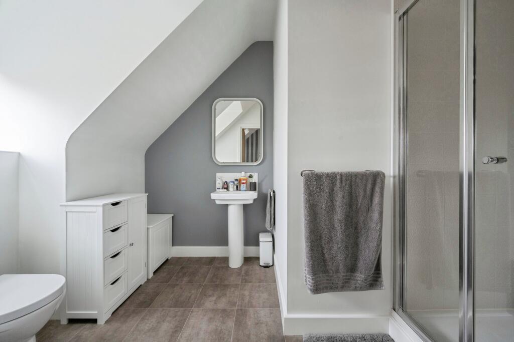 16 Brodsworth Court - Ensuite
