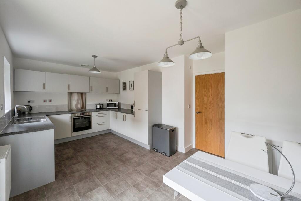 16 Brodsworth Court - Kitchen