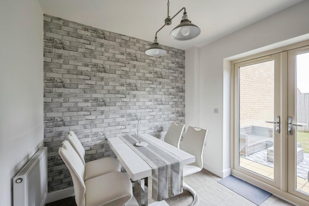 16 Brodsworth Court - Diner