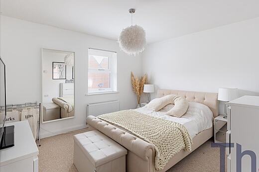 16 Red Fox Square- -Main bed