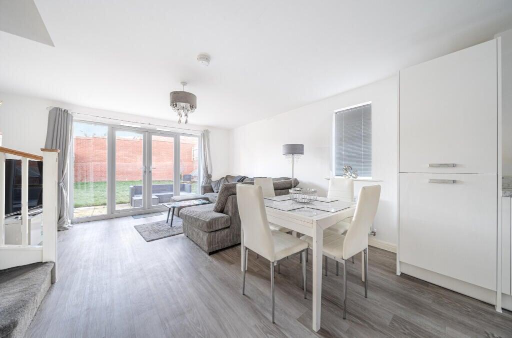 19 Poachers End- Living room diner