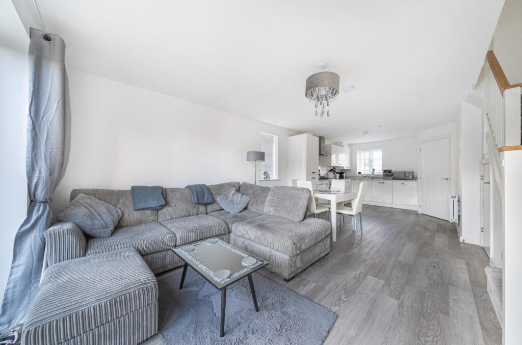 19 Poachers End-Living room diner