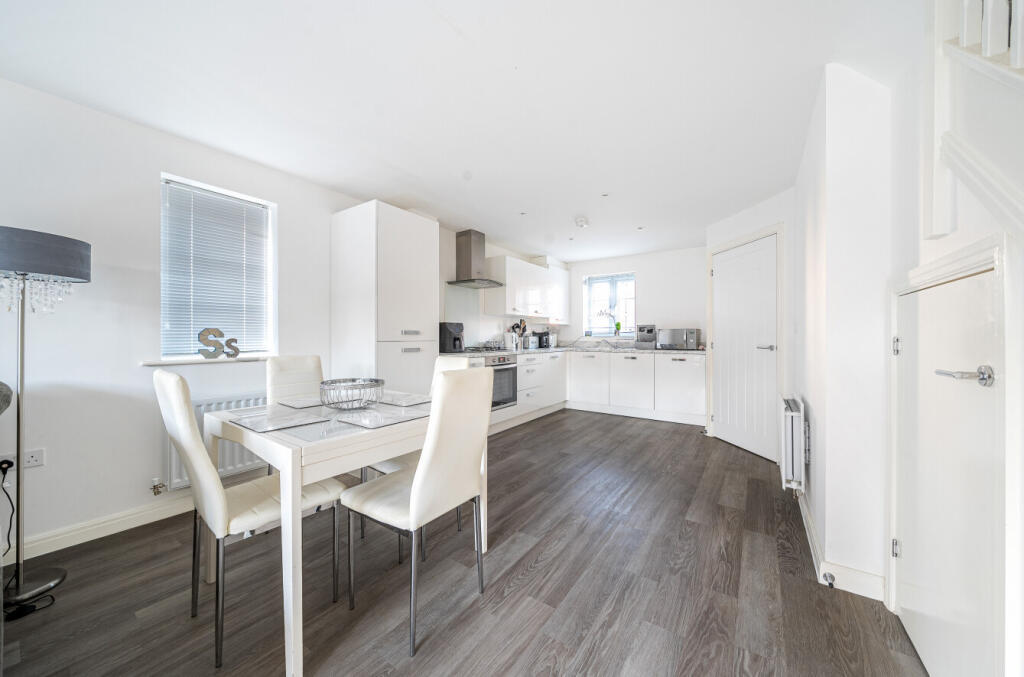 19 Poachers End- Diner kitchen