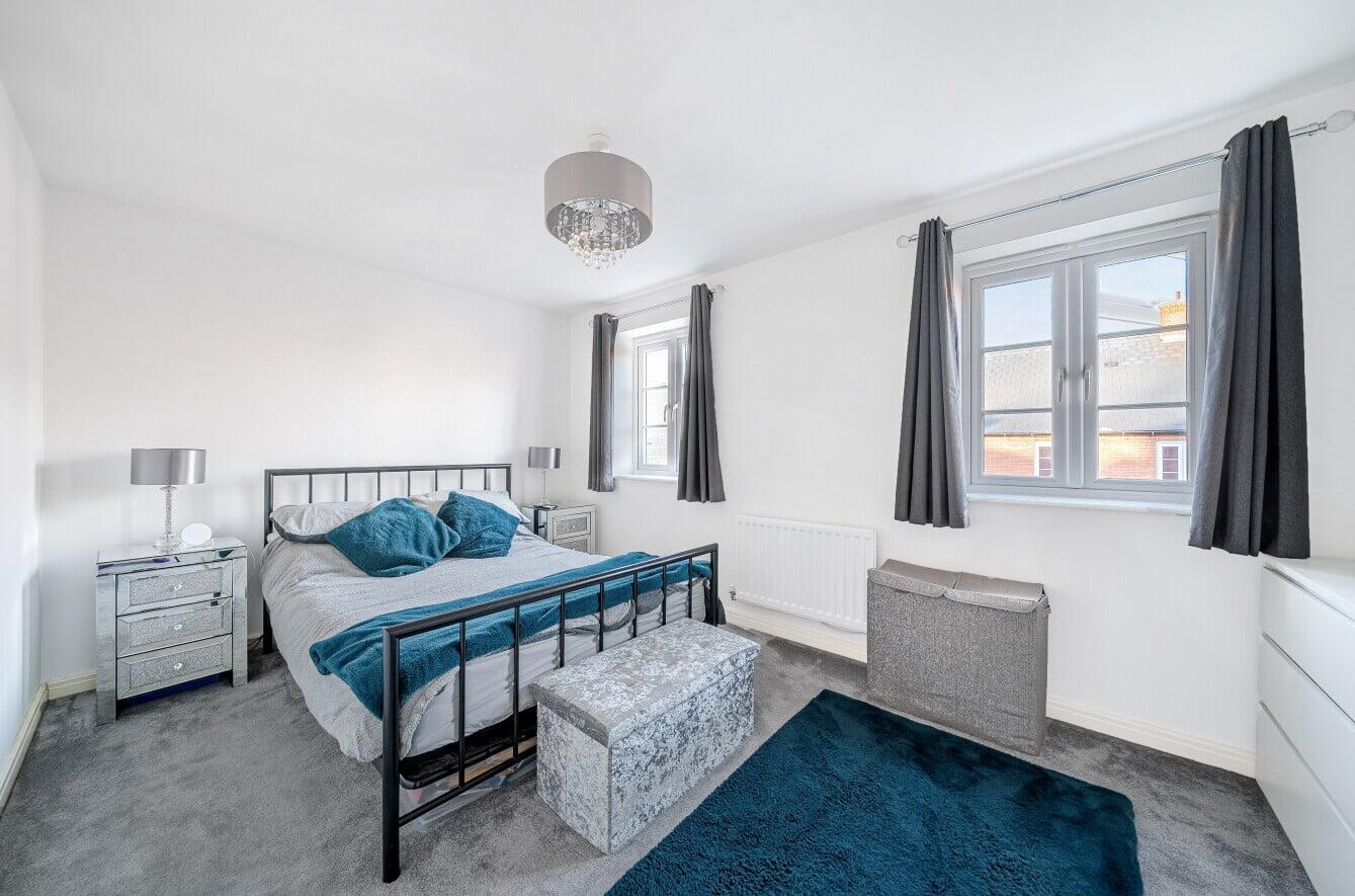 19 Poachers End-Primary bedroom