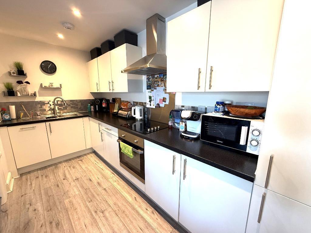 2 Heather Apartments - Kitchen