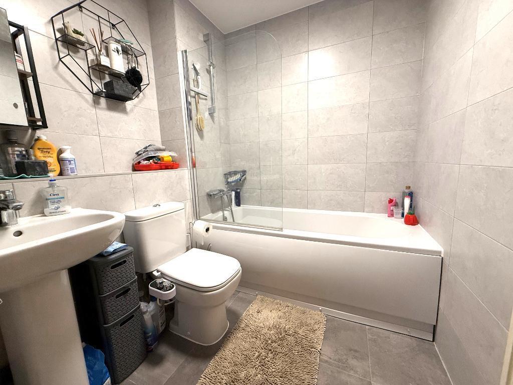 2 Heather Apartments - Primary bathroom