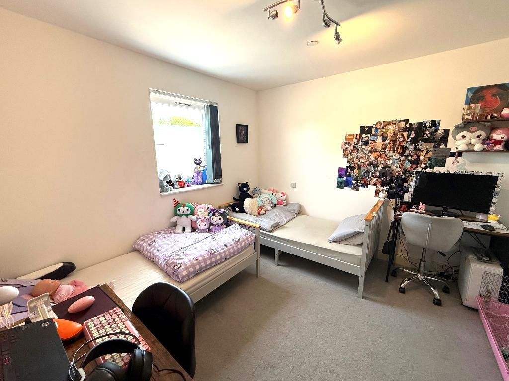 2 Heather Apartments - Bedroom 2