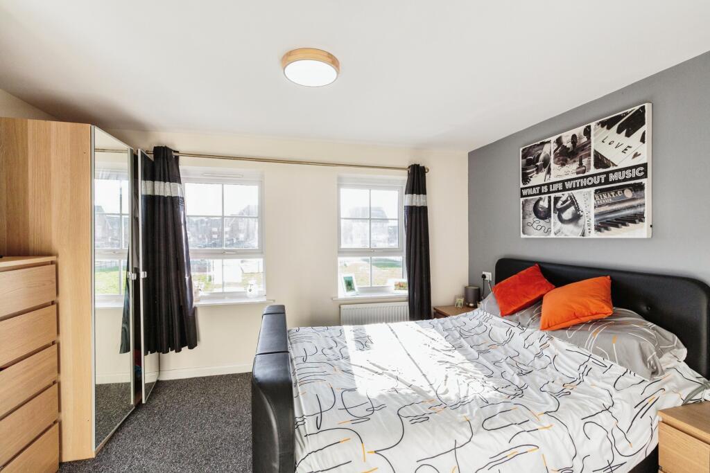 2 Sentinel Mews- Primary bedroom