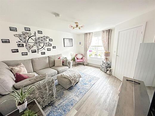 20 Swan Lane- Living room