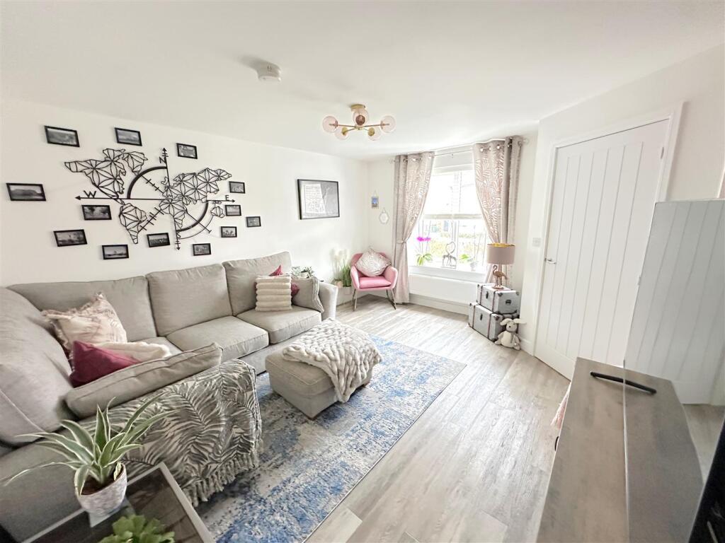 20 Swan Lane- Living room