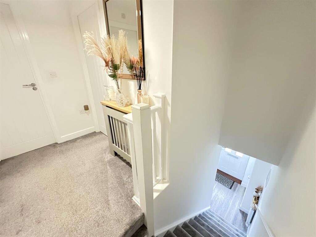 20 Swan Lane-Landing