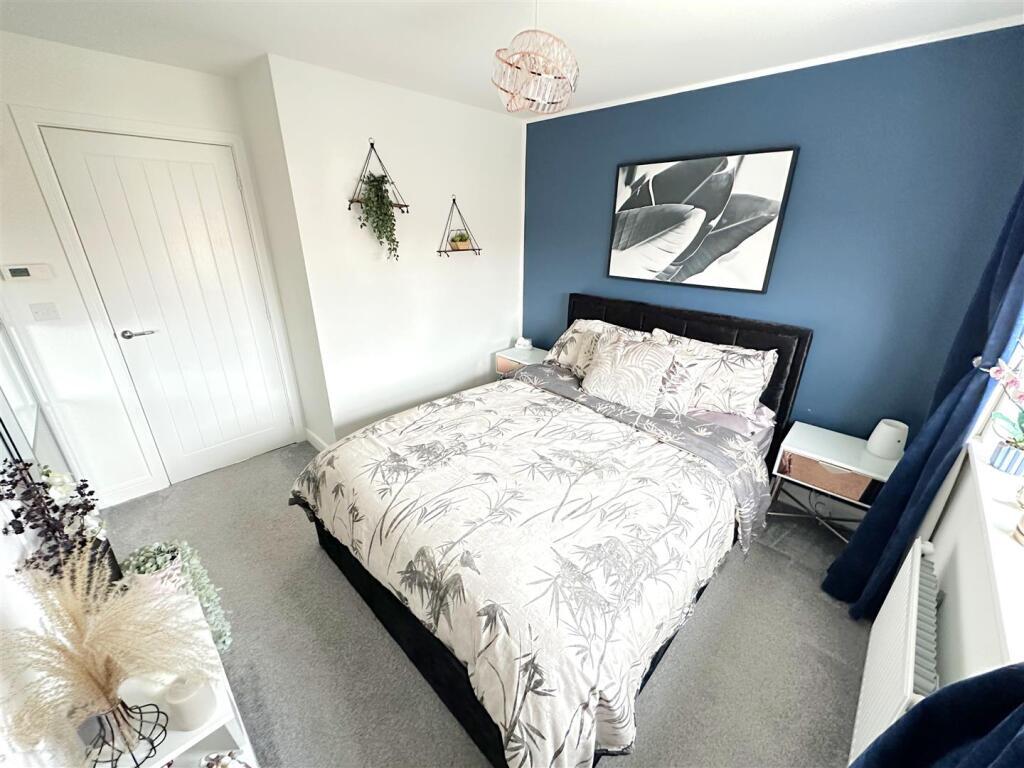 20 Swan Lane- Primary bedroom