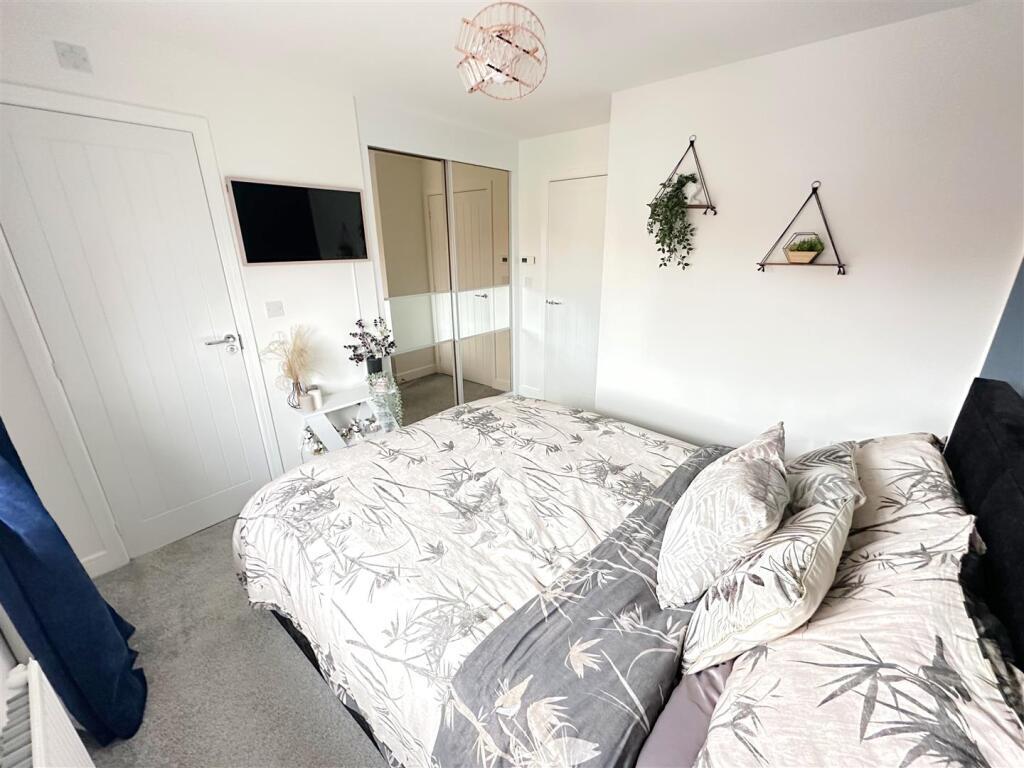 20 Swan Lane-Primary bedroom