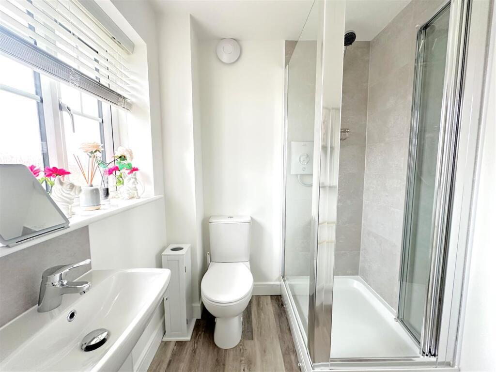 20 Swan Lane-Ensuite