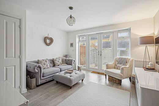 22 Mott Close-Living room