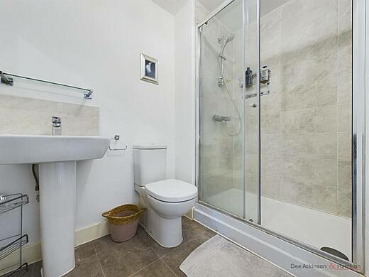 22 Woodsmansey Garth- Ensuite