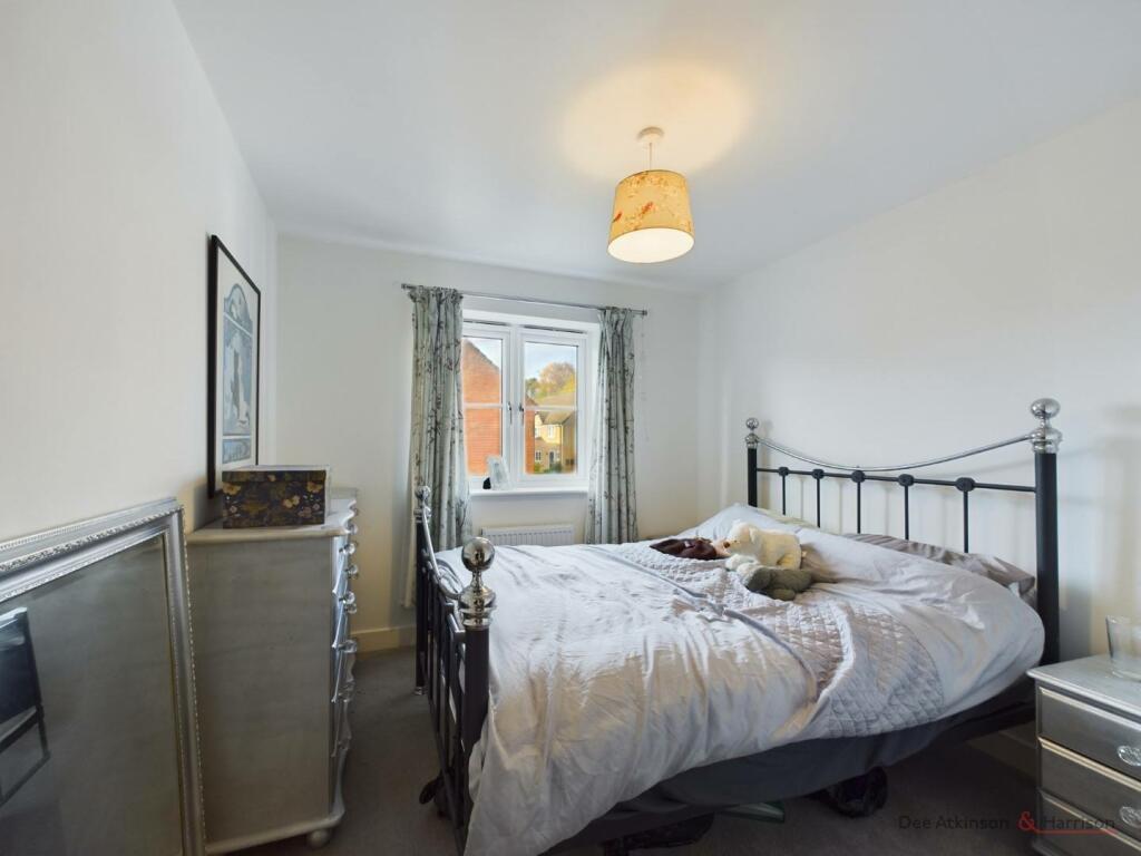 22 Woodsmansey Garth- Primary bedroom