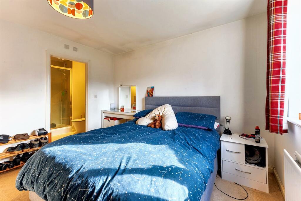 27 Moorcroft Fields-Primary bedroom 3