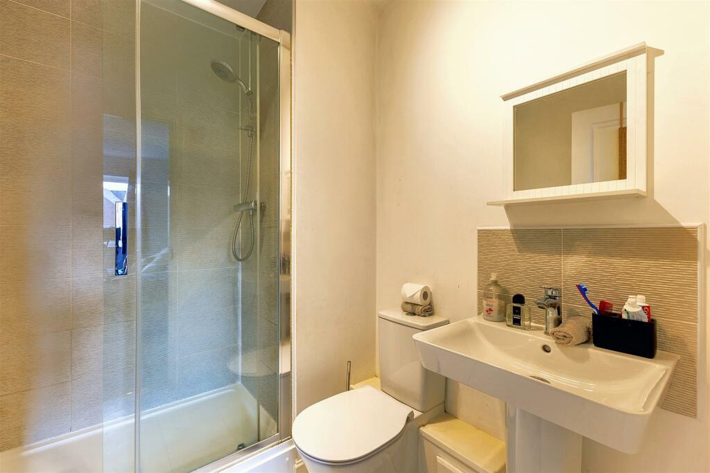 27 Moorcroft Fields-Ensuite