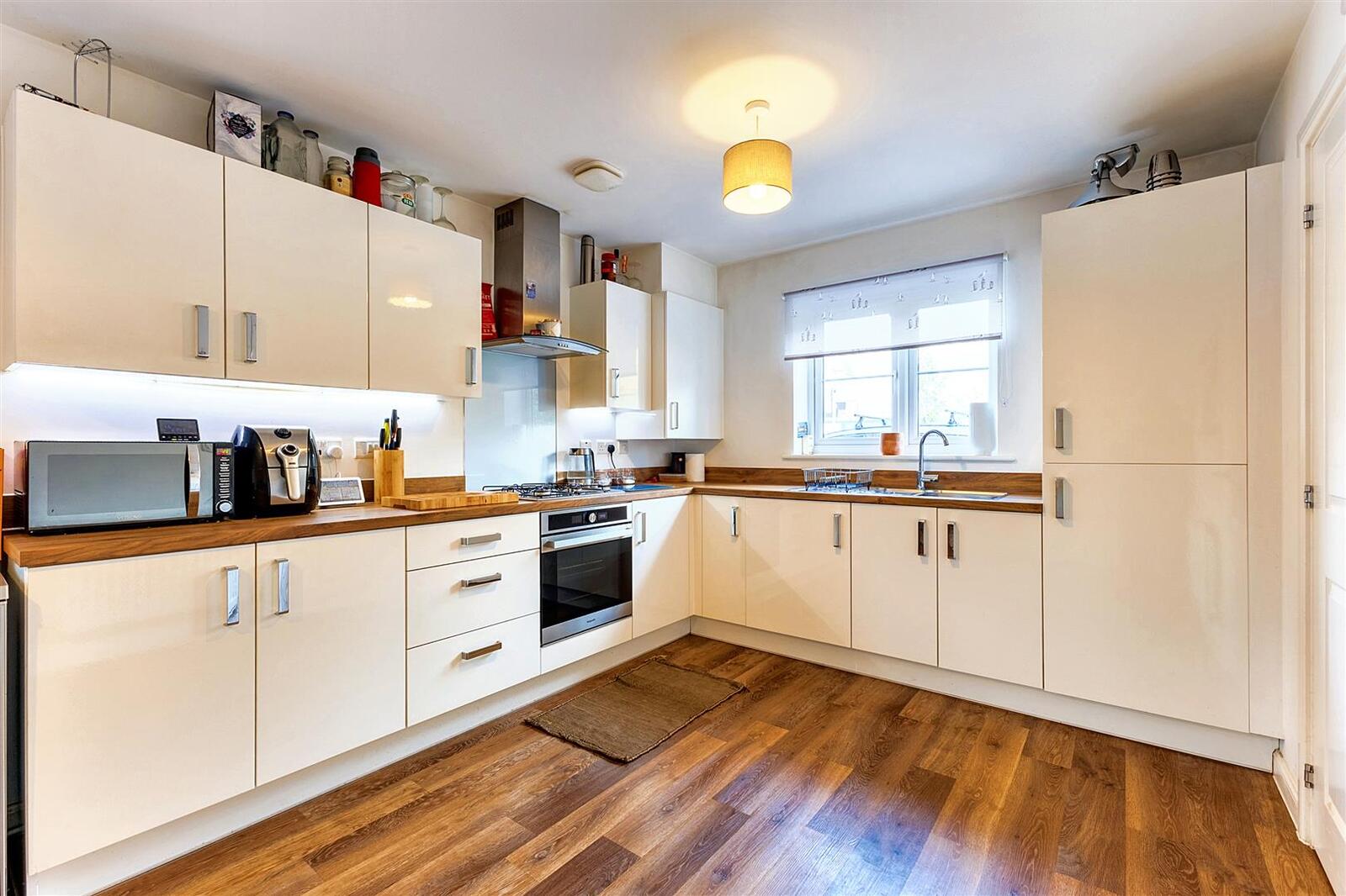 27 Moorcroft Fields- Kitchen1