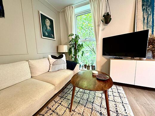 29 Decourcy House - Living room