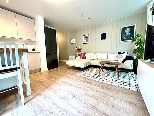 29 Decourcy House - Living Room