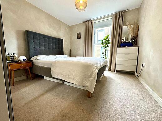 29 Decourcy House - Primary bedroom