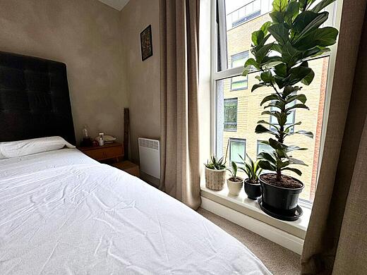 29 Decourcy House - Primary bedroom