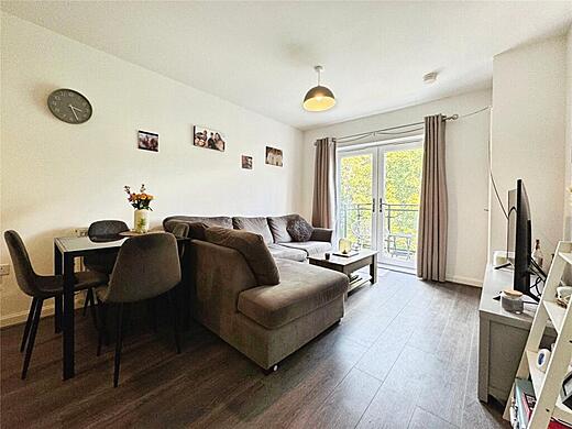 32 Edrich Grange- Living room