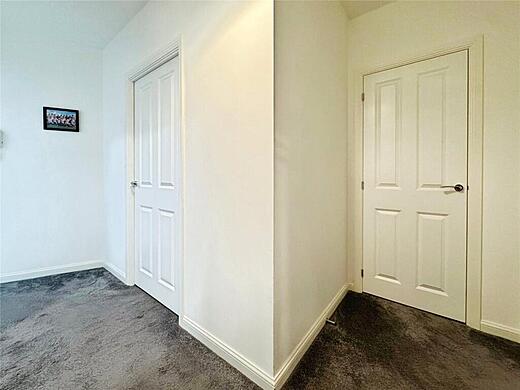 32 Edrich Grange- Hallway
