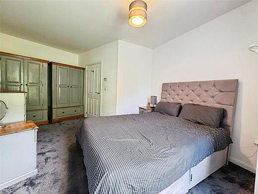 32 Edrich Grange- Primary bedroom