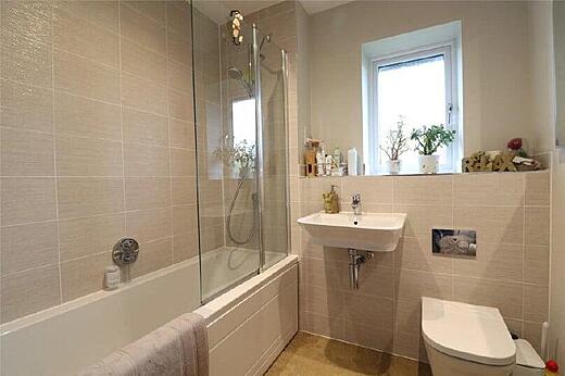 37 Long Lane - Bathroom