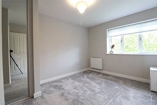 37 Long Lane - Primary bedroom