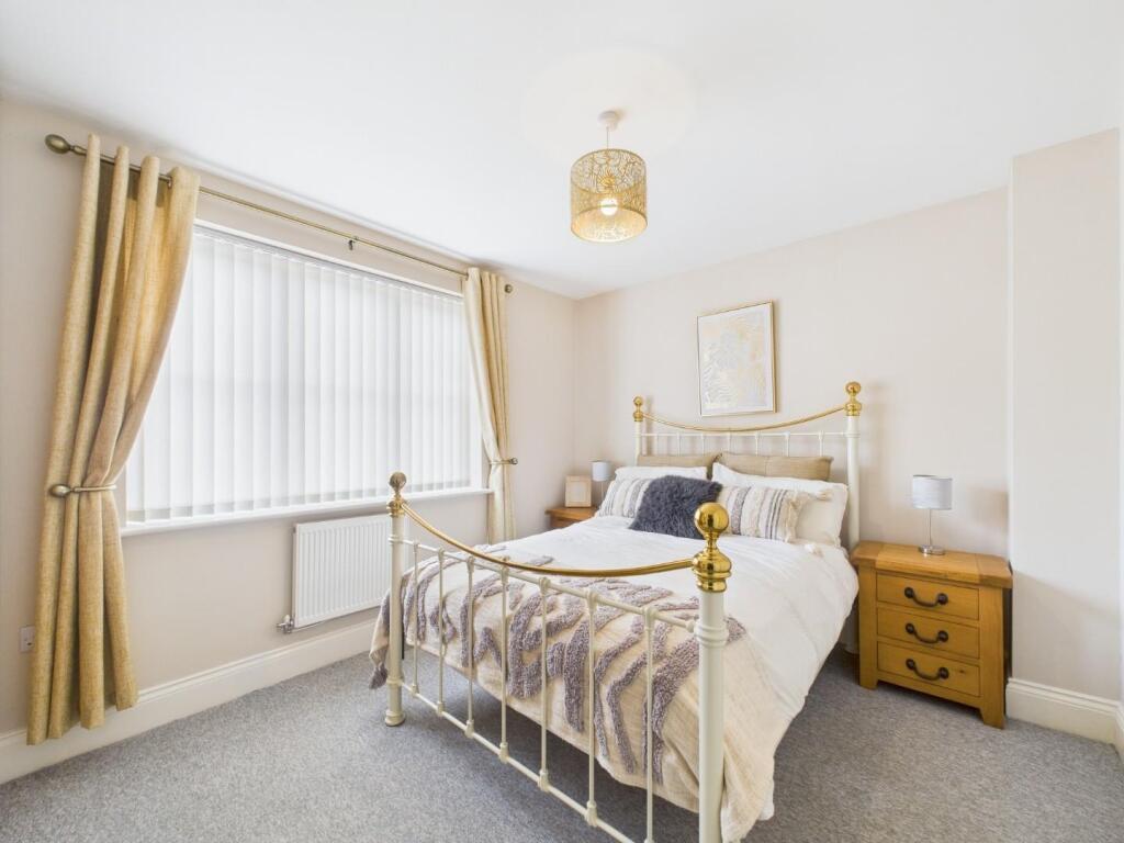 4 Hubert Doxy House - Primary bedroom