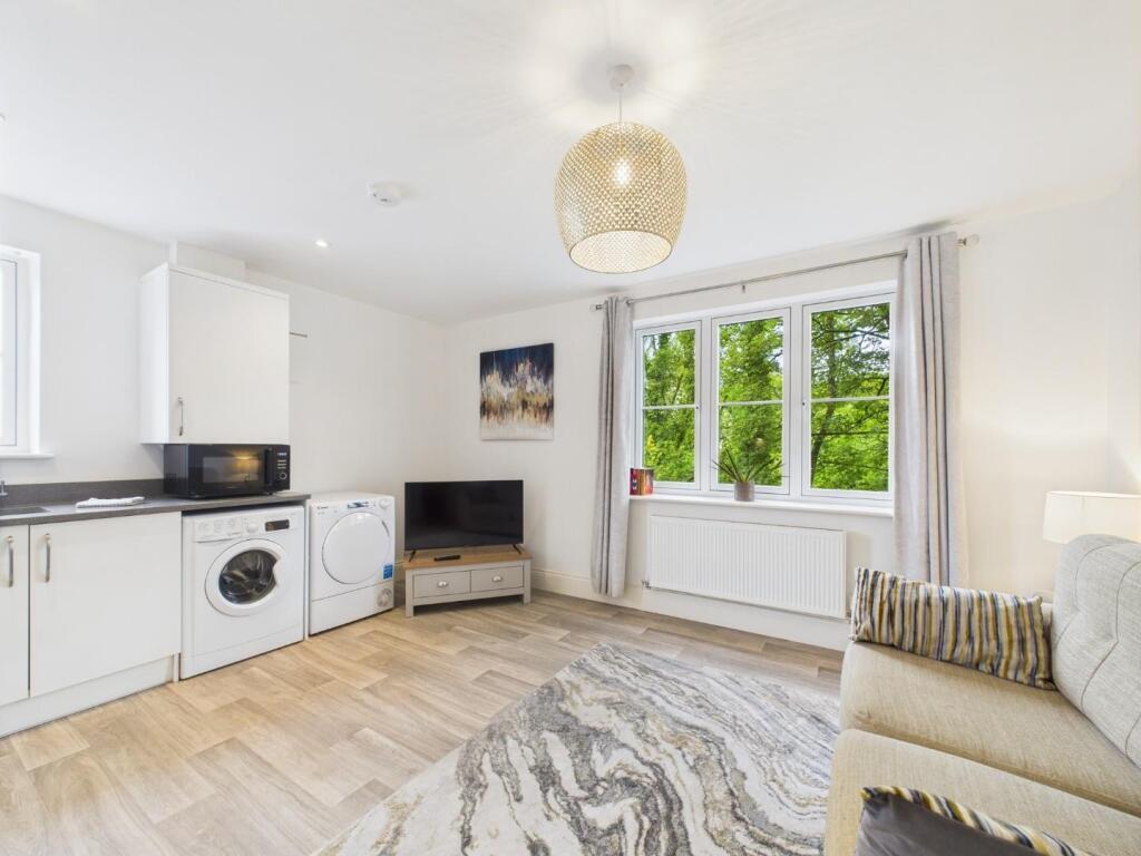 4 Hubert Doxy House - Living room kitchen