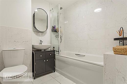 40 Hawthorn Road- Main Bath