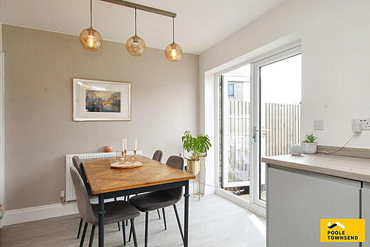 43 Sir John Barrow Way- Diner